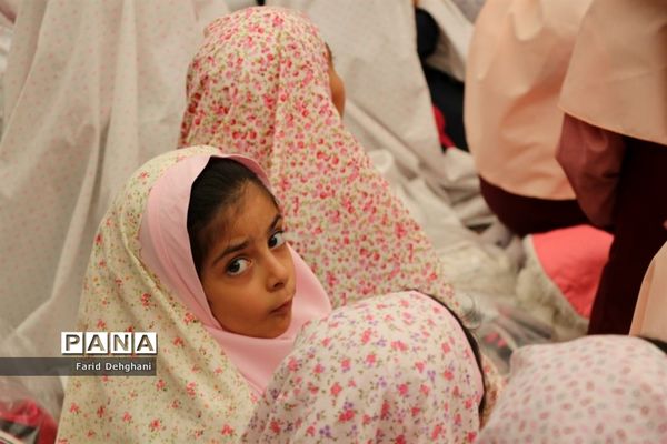 آیین نمادین آغاز آموزش قرآن کریم به دانش‌آموزان پایه اول ابتدایی در حرم مطهر رضوی