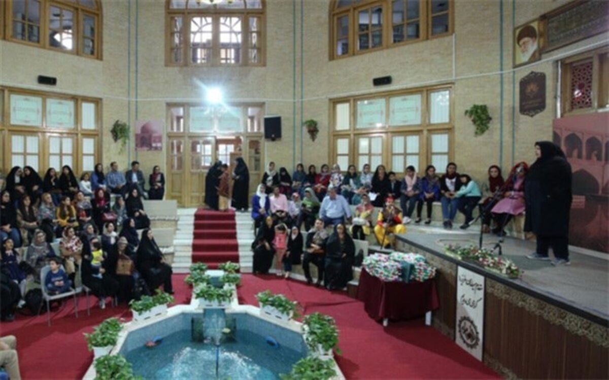 اُنس گرفتن نوجوانان با شعر و ادب در مدرسه ادبیات