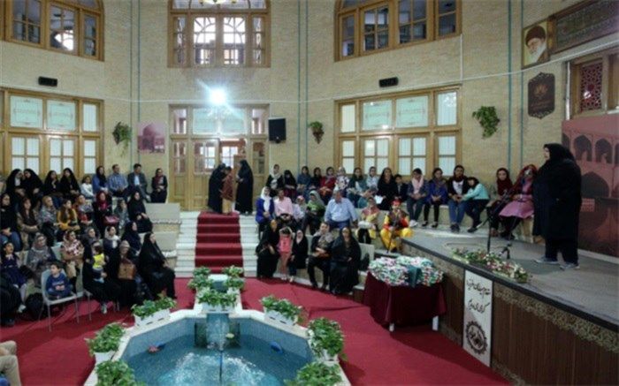 اُنس گرفتن نوجوانان با شعر و ادب در مدرسه ادبیات