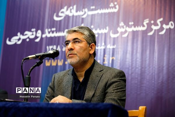 نشست خبری مدیر عامل مرکز گسترش سینمای مستند و تجربی