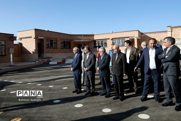 مراسم افتتاح 1982 پروژه آموزشی