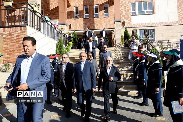 مراسم افتتاح 1982 پروژه آموزشی