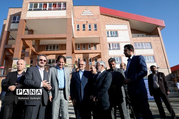 مراسم افتتاح 1982 پروژه آموزشی