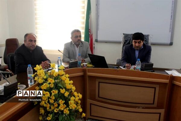 جلسه هماهنگی کارگاه های پیشگیری از آسیب‌های اجتماعی مدارس شهرستان دشتستان