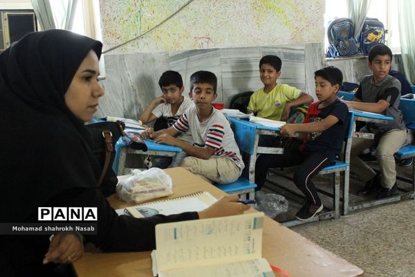 بازدید نماینده مردم خرمشهر و هیات همراه از دبستان امام هادی (ع) کوی مولوی خرمشهر