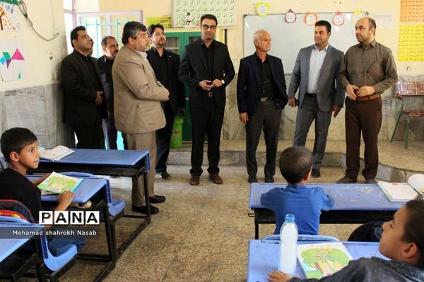 بازدید نماینده مردم خرمشهر و هیات همراه از دبستان امام هادی (ع) کوی مولوی خرمشهر