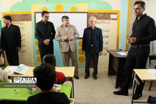 بازدید نماینده مردم خرمشهر و هیات همراه از دبستان امام هادی (ع) کوی مولوی خرمشهر