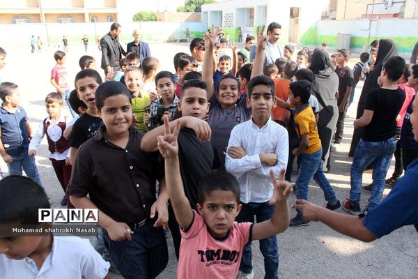 بازدید نماینده مردم خرمشهر و هیات همراه از دبستان امام هادی (ع) کوی مولوی خرمشهر