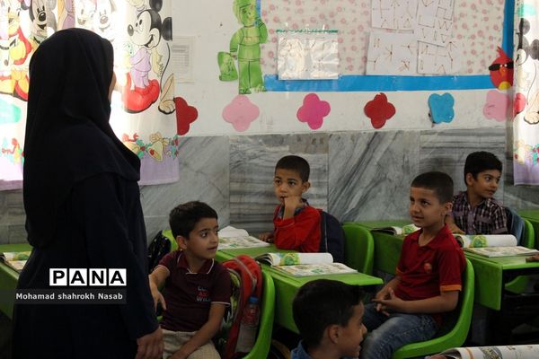 بازدید نماینده مردم خرمشهر و هیات همراه از دبستان امام هادی (ع) کوی مولوی خرمشهر