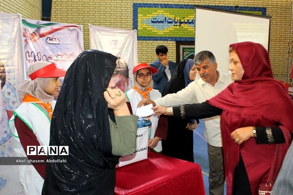 جلسه عمومی انجمن اولیاء و مربیان دبیرستان شهید سهام خیام بوشهر