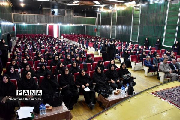 عزاداری  دانش‌آموزان دبیرستان فرزانگان یزد