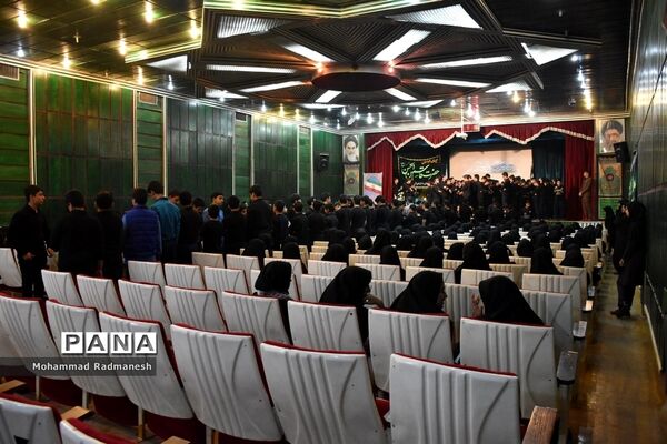 عزاداری  دانش‌آموزان دبیرستان فرزانگان یزد