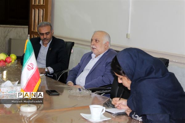 بازدید مدیرعامل مجمع خیرین شهرساز و فرهنگ‌ساز از کتابخانه دانش‌آموز