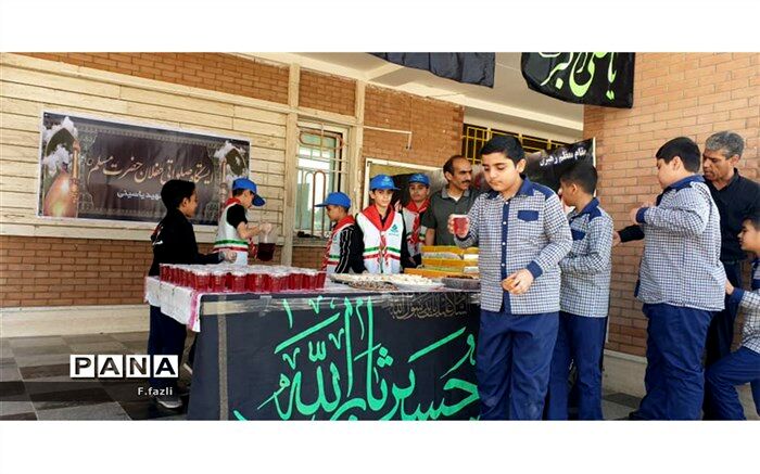 برپایی ایستگاه صلواتی بمناسبت ایام اربعین حسینی دردبستان شهیدیاسینی آبادان