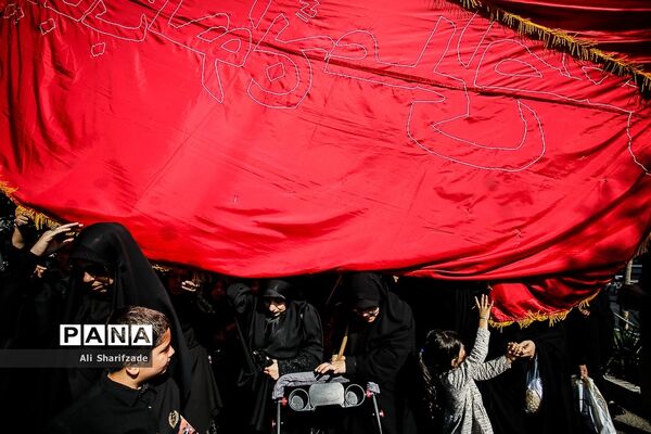 زیر پرچم امام حسین (ع)