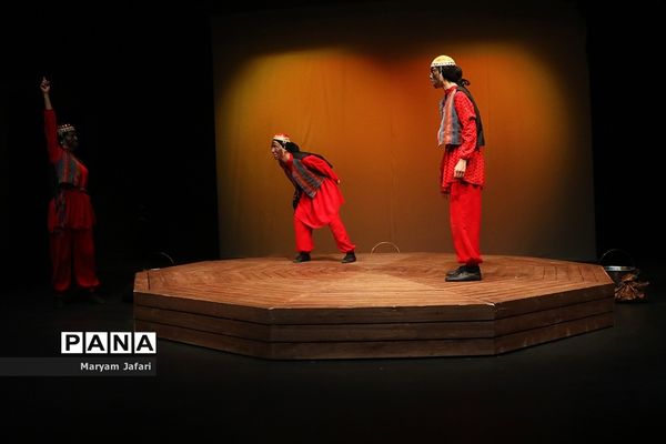 نمایش «جنگنامه غلامان»