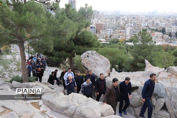کوهپیمایی کارکنان آموزش و پرورش خراسان رضوی در هفته تربیت بدنی
