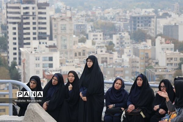 کوهپیمایی کارکنان آموزش و پرورش خراسان رضوی در هفته تربیت بدنی