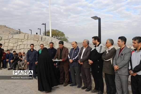 کوهپیمایی کارکنان آموزش و پرورش خراسان رضوی در هفته تربیت بدنی