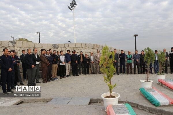 کوهپیمایی کارکنان آموزش و پرورش خراسان رضوی در هفته تربیت بدنی
