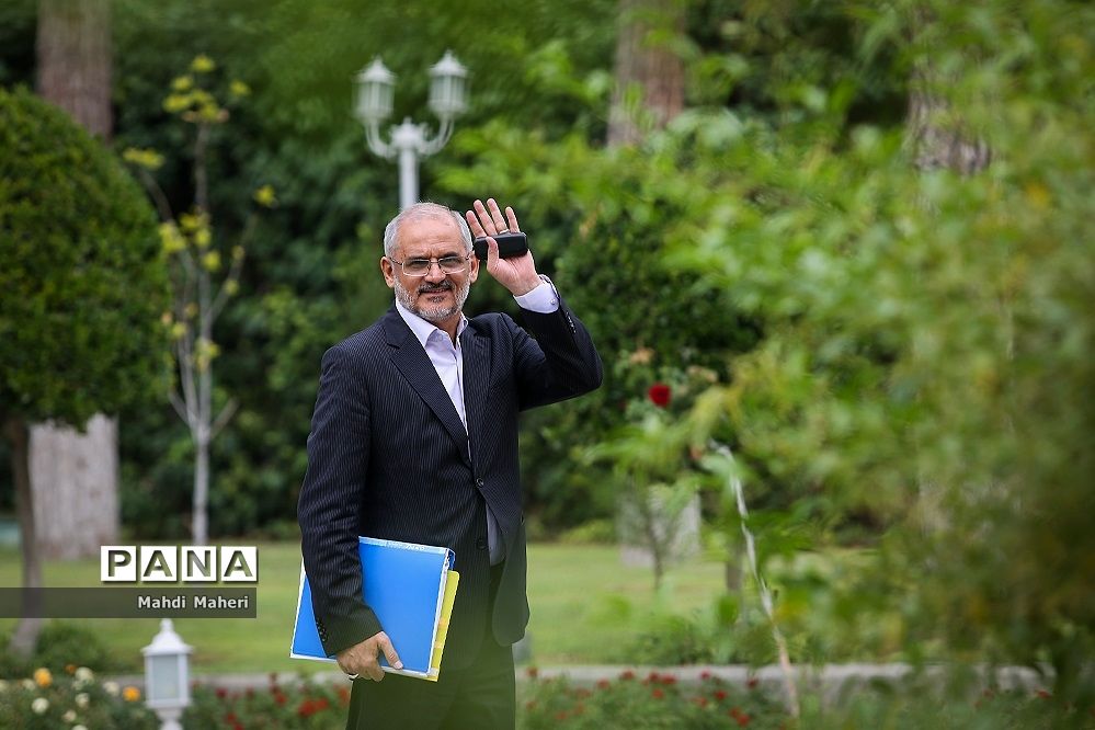 حاجی میرزایی خبر داد: برگزاری جشن برچیده شدن مدارس «خشت و گلی» از کشور تا پایان آبان