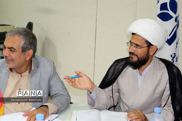 جلسه برنامه‌ریزی گرامیداشت یوم الله 13 آبان در اداره‌کل آموزش و پرورش استان بوشهر