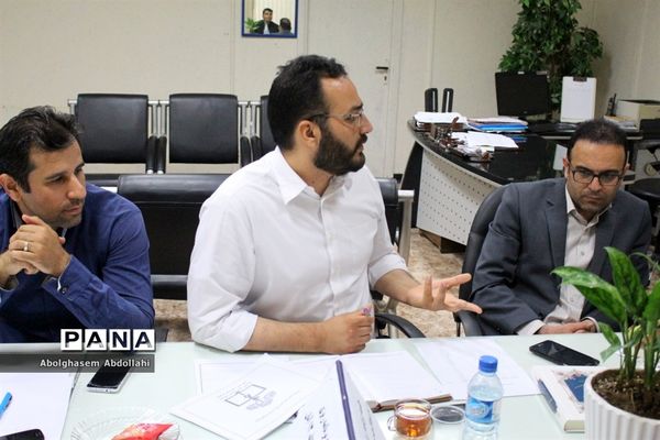 جلسه برنامه‌ریزی گرامیداشت یوم الله 13 آبان در اداره‌کل آموزش و پرورش استان بوشهر