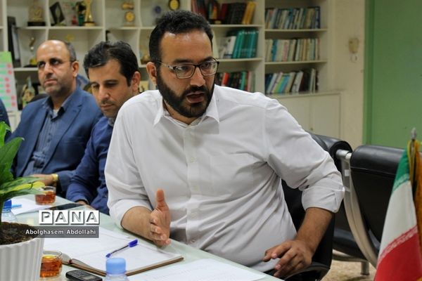 جلسه برنامه‌ریزی گرامیداشت یوم الله 13 آبان در اداره‌کل آموزش و پرورش استان بوشهر