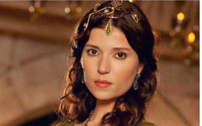 «سلما ارگچ» در نقش همسر مولانا کنار شهاب حسینی و پارسا پیروزفر
