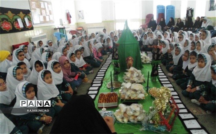  آیین سوگواری در دبستان شهید نجاتی ابرکوه برگزارشد.