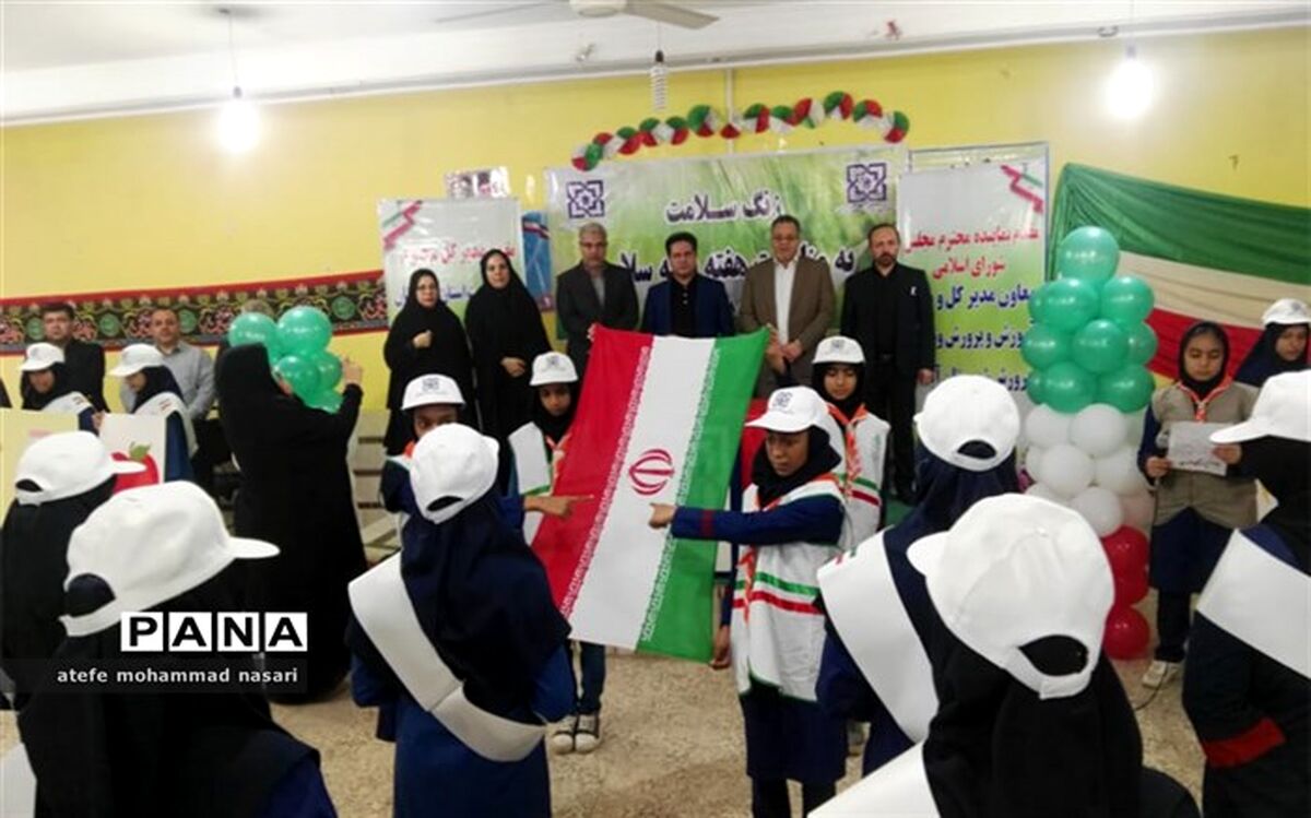 نواخته شدن زنگ هفته بیمه سلامت درمدارس آبادان