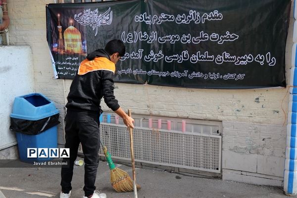 بازدید مدیر سازمان دانش‌آموزی خراسان رضوی از خدمت‌رسانی پیشتازان به زائران امام رضا (ع)