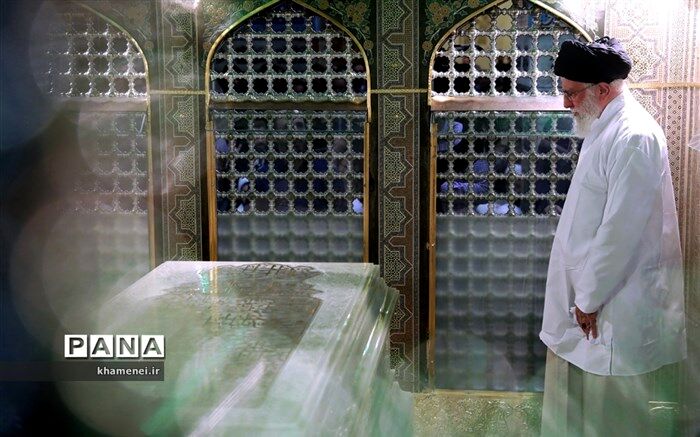 رهبر معظم انقلاب: دشمن را بشناسید و راه مبارزه را بلد شوید