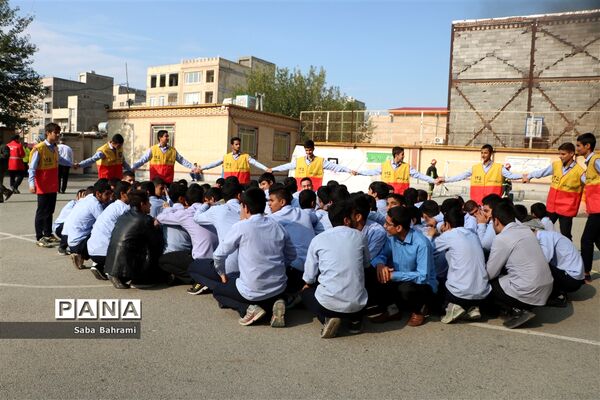 مراسم گرامیداشت هفته پدافند غیر عامل و اجرای مانور اطفاء حریق و خروج اضطراری