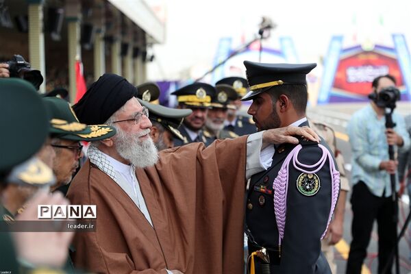 حضور فرمانده کل قوا در مراسم دانش‌آموختگی دانشجویان دانشگاه‌های افسری ارتش