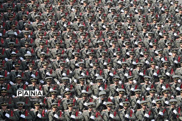 حضور فرمانده کل قوا در مراسم دانش‌آموختگی دانشجویان دانشگاه‌های افسری ارتش