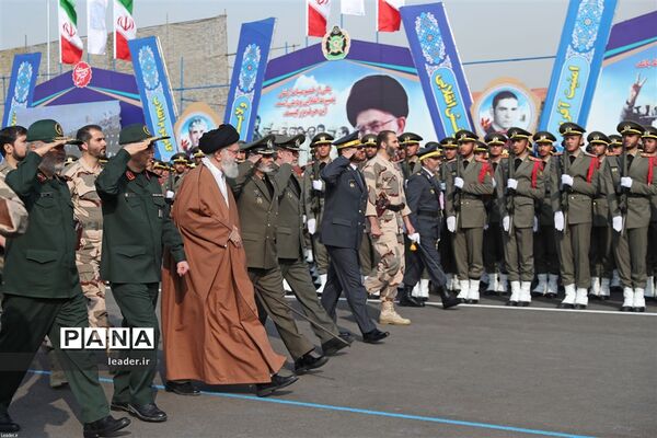 حضور فرمانده کل قوا در مراسم دانش‌آموختگی دانشجویان دانشگاه‌های افسری ارتش