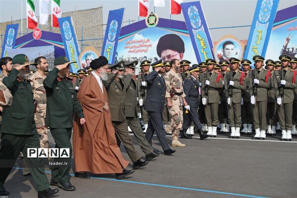 حضور فرمانده کل قوا در مراسم دانش‌آموختگی دانشجویان دانشگاه‌های افسری ارتش