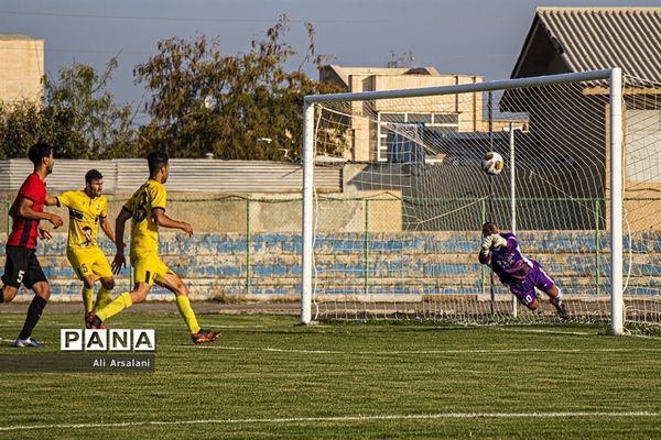 دیدار تیم های فوتبال نود ارومیه و آرمان‎گهرسیرجان