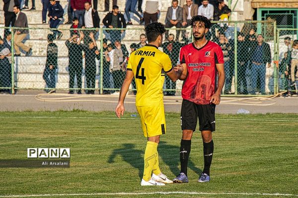 دیدار تیم های فوتبال نود ارومیه و آرمان‎گهرسیرجان