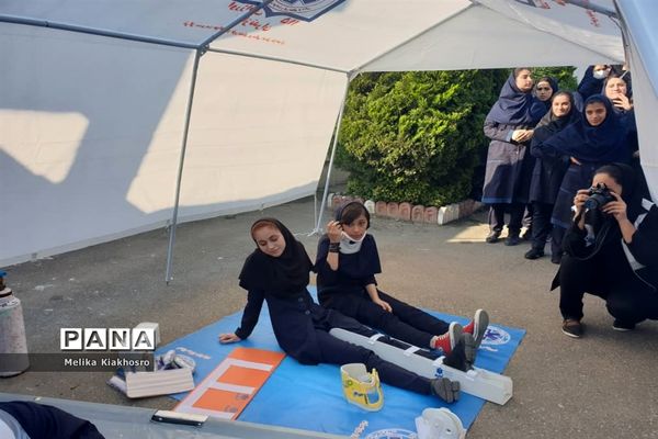 همایش پدافند غیر عامل در دبیرستان بعثت محمودآباد