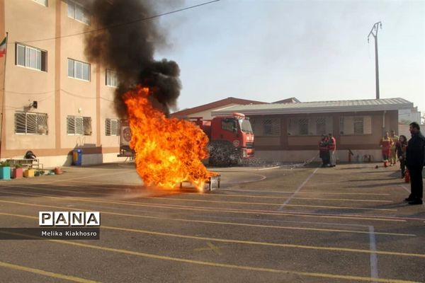 همایش پدافند غیر عامل در دبیرستان بعثت محمودآباد