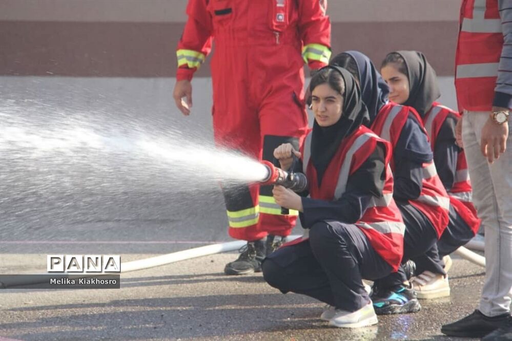 همایش پدافند غیر عامل در دبیرستان بعثت محمودآباد