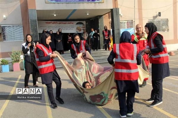 همایش پدافند غیر عامل در دبیرستان بعثت محمودآباد