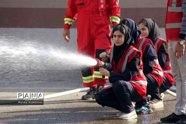 همایش پدافند غیر عامل در دبیرستان بعثت محمودآباد