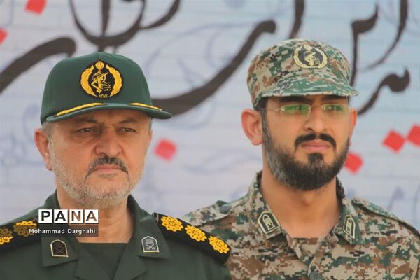 صبحگاه مشترک بسیج دانش‌آموزی و پیشتازان سازمان دانش‌آموزی در مدرسه امیرکبیر قم