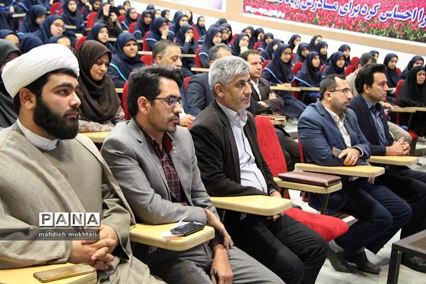 وقف 500 عدد لیوان توسط دانش آموزان دبیرستان دخترانه شاهد افشار یزد