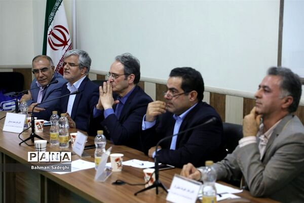 نشست نقد و بررسی طرح یک فوریتی(رفع انحصار از زبان انگلیسی در نظام آموزش همگانی کشور)