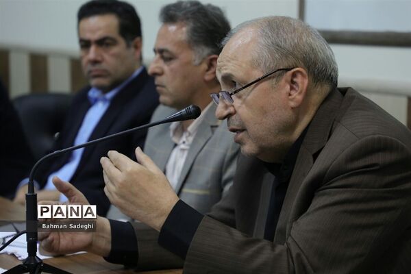نشست نقد و بررسی طرح یک فوریتی(رفع انحصار از زبان انگلیسی در نظام آموزش همگانی کشور)