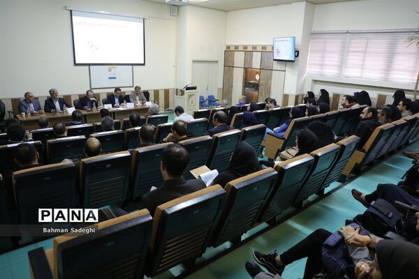 نشست نقد و بررسی طرح یک فوریتی(رفع انحصار از زبان انگلیسی در نظام آموزش همگانی کشور)